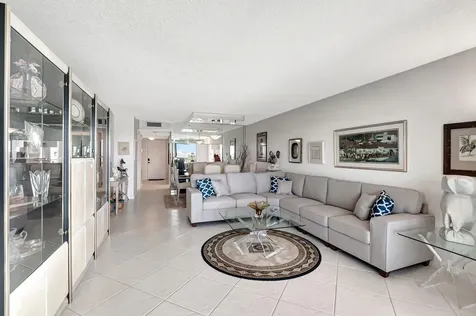6866 Huntington Lane Delray Beach FL 33446
