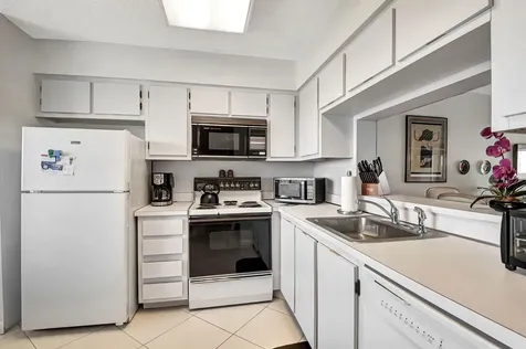 6866 Huntington Lane Delray Beach FL 33446