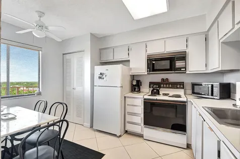 6866 Huntington Lane Delray Beach FL 33446