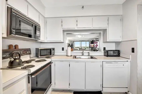 6866 Huntington Lane Delray Beach FL 33446