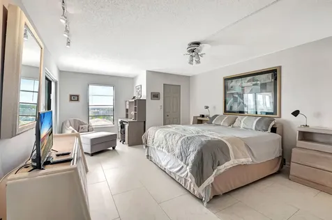 6866 Huntington Lane Delray Beach FL 33446