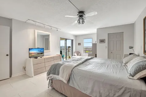 6866 Huntington Lane Delray Beach FL 33446