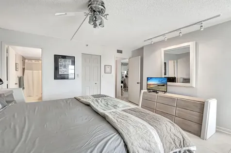 6866 Huntington Lane Delray Beach FL 33446
