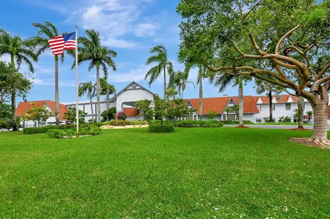 6866 Huntington Lane Delray Beach FL 33446