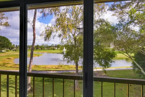 9262 Vista Del Lago Boca Raton FL 33428