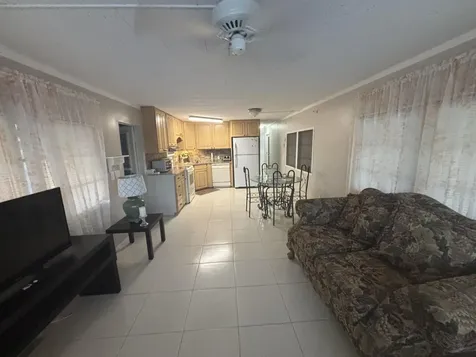 562 Ne 47th St, Lot 393 Deerfield Beach FL 33064