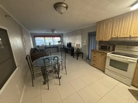 562 Ne 47th St, Lot 393 Deerfield Beach FL 33064