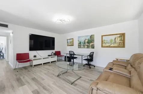 193 Burgundy E Delray Beach FL 33484