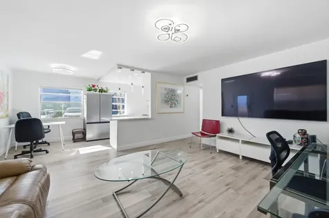 193 Burgundy E Delray Beach FL 33484