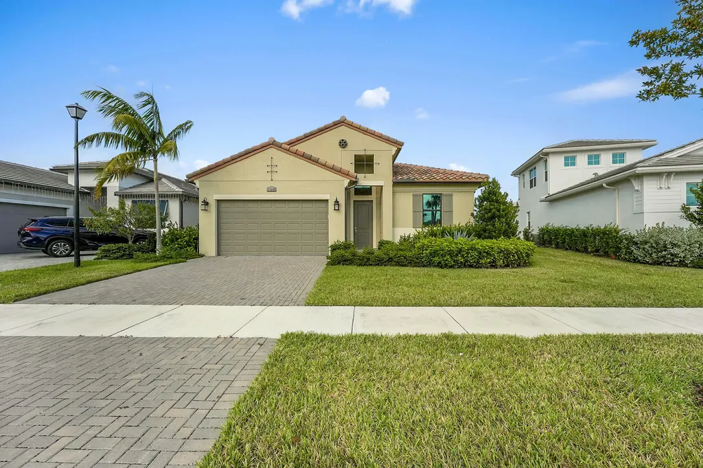 11249 Sw Pietra Way Port Saint Lucie FL 34987