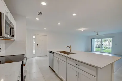 6875 Broadwater Lane Lake Worth FL 33467