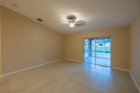 1100 W 13th Square Vero Beach FL 32960