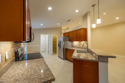 1100 W 13th Square Vero Beach FL 32960