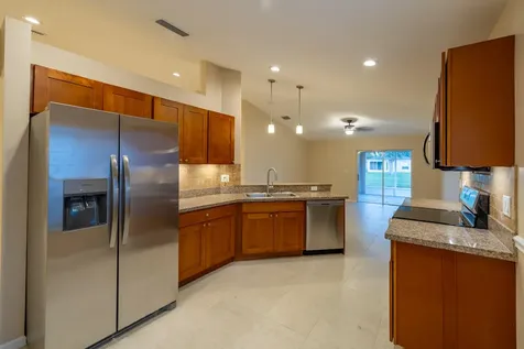 1100 W 13th Square Vero Beach FL 32960