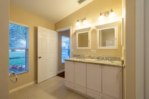 1100 W 13th Square Vero Beach FL 32960