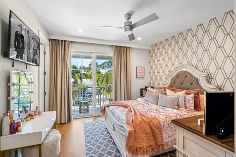 436 Ne Wavecrest Way Boca Raton FL 33432