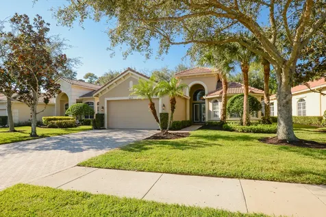 8813 Champions Way Port Saint Lucie FL 34986