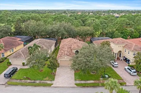 8813 Champions Way Port Saint Lucie FL 34986