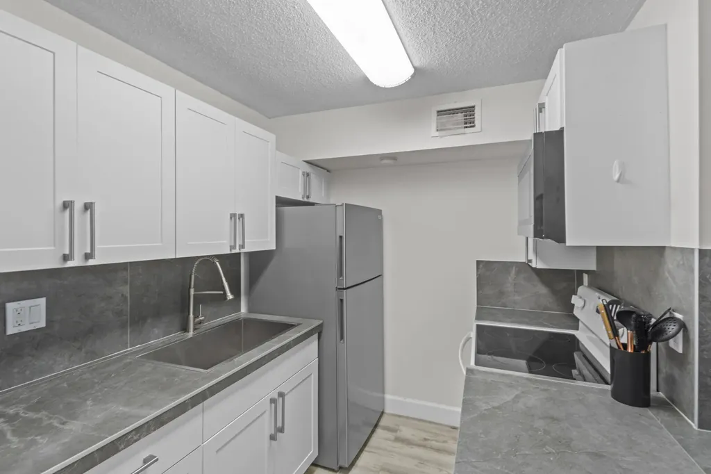 2000 N Congress Avenue West Palm Beach FL 33401