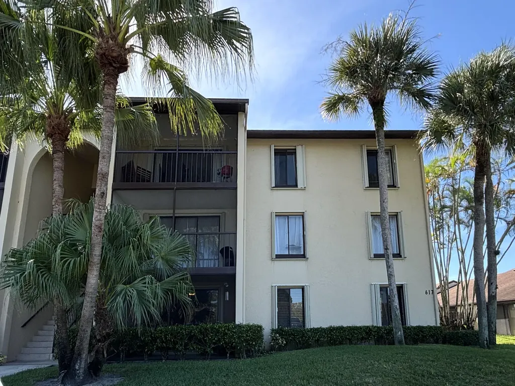 617 Sea Pine Way Greenacres FL 33415