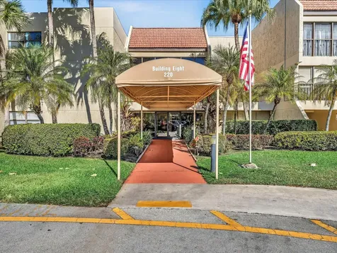 220 Lakeview Drive Weston FL 33326