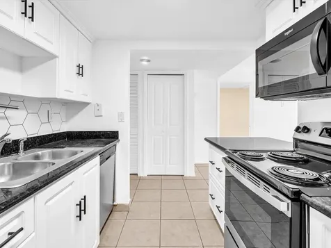 220 Lakeview Drive Weston FL 33326