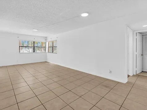 220 Lakeview Drive Weston FL 33326