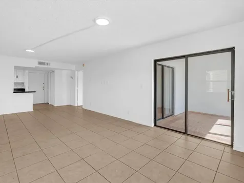 220 Lakeview Drive Weston FL 33326