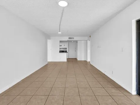 220 Lakeview Drive Weston FL 33326