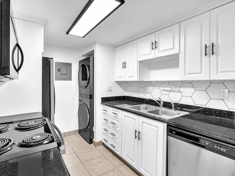 220 Lakeview Drive Weston FL 33326