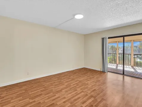 220 Lakeview Drive Weston FL 33326