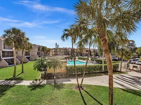 220 Lakeview Drive Weston FL 33326