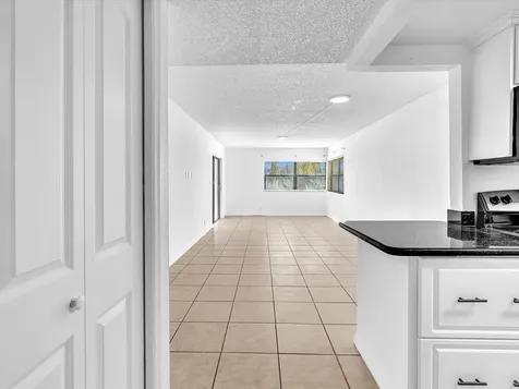 220 Lakeview Drive Weston FL 33326