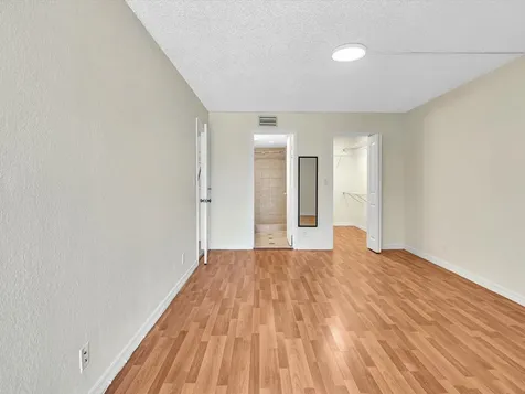 220 Lakeview Drive Weston FL 33326