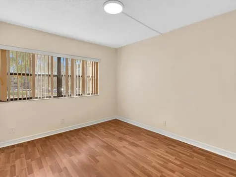 220 Lakeview Drive Weston FL 33326