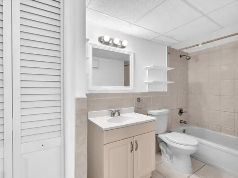 220 Lakeview Drive Weston FL 33326