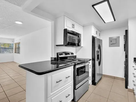 220 Lakeview Drive Weston FL 33326