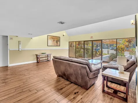 220 Lakeview Drive Weston FL 33326