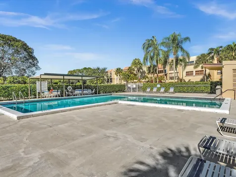220 Lakeview Drive Weston FL 33326