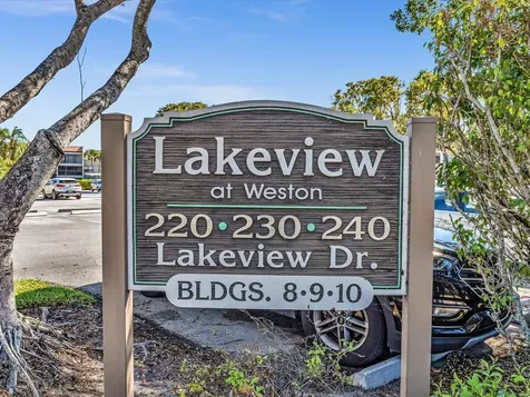 220 Lakeview Drive Weston FL 33326