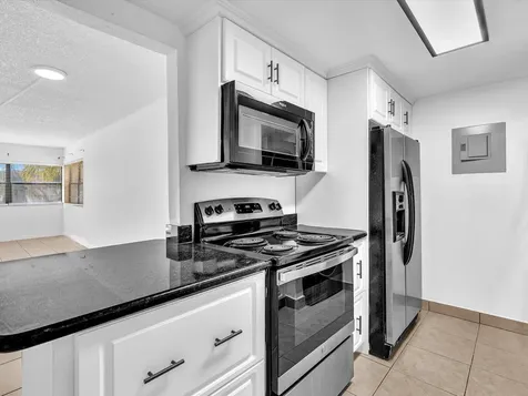 220 Lakeview Drive Weston FL 33326