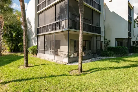 2550 Presidential Way West Palm Beach FL 33401