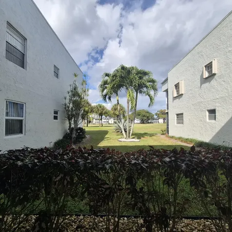 538 Flanders L Delray Beach FL 33484