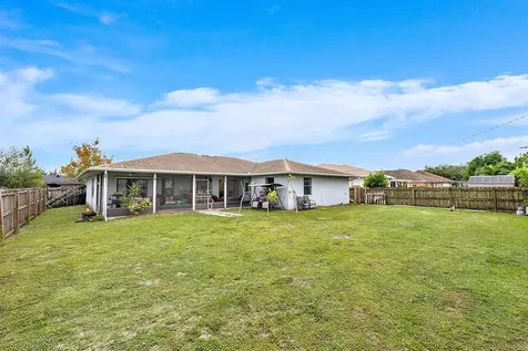 622 Sw Hogan Street Port Saint Lucie FL 34983