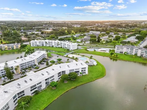 202 Wellington A West Palm Beach FL 33417
