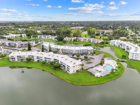 202 Wellington A West Palm Beach FL 33417