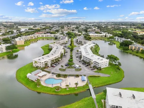 202 Wellington A West Palm Beach FL 33417