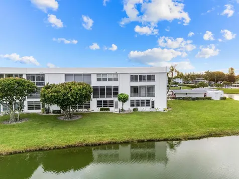 202 Wellington A West Palm Beach FL 33417