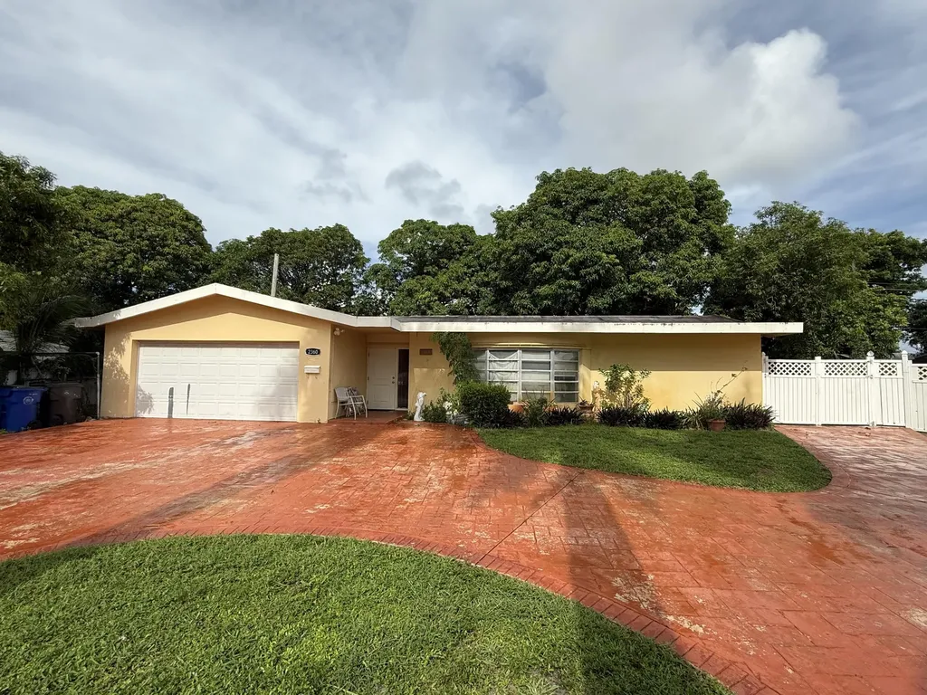 2360 Nw 37th Terrace Lauderdale Lakes FL 33311