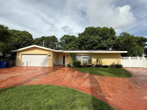 2360 Nw 37th Terrace Lauderdale Lakes FL 33311